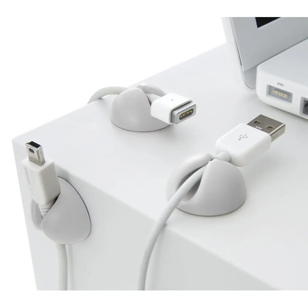 bluelounge_cabledrop_in-use_03.webp